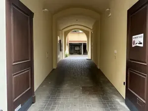 Pronájem garážového stání, Praha - Vinohrady, Rybalkova, 20 m2