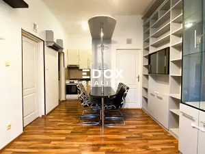 Prodej bytu 2+kk, Praha - Smíchov, U Santošky, 39 m2