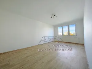 Pronájem atypického bytu, České Budějovice, Branišovská, 61 m2
