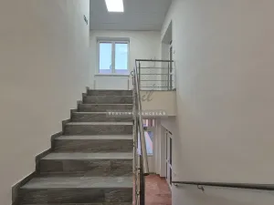 Pronájem kanceláře, Šlapanice, 293 m2