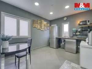 Prodej obchodního prostoru, Stružná, 216 m2