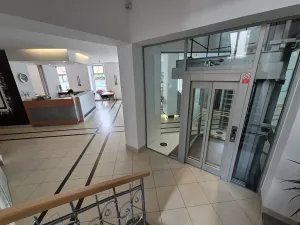 Pronájem kanceláře, Praha - Žižkov, Žerotínova, 220 m2