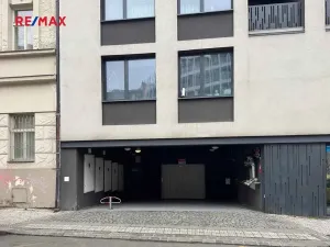 Prodej garážového stání, Praha - Smíchov, Holečkova, 13 m2