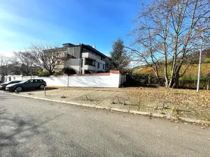 Pronájem garážového stání, Praha - Troja, Jiřího Jandy, 18 m2