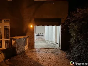 Pronájem garáže, Praha - Košíře, Zahradníčkova, 50 m2