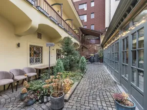 Pronájem bytu 1+kk, Praha - Nové Město, Lodecká, 75 m2