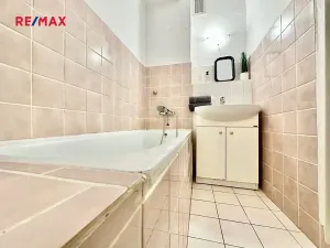 Pronájem bytu 2+1, Pardubice, Čs. armády, 60 m2