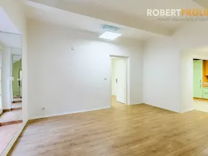 Pronájem bytu 2+kk, Praha - Bubeneč, Eliášova, 55 m2