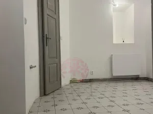 Pronájem obchodního prostoru, Kostelec nad Černými lesy, náměstí Smiřických, 70 m2