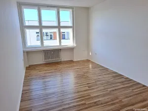 Pronájem bytu 1+kk, Hradec Králové, Nerudova, 30 m2