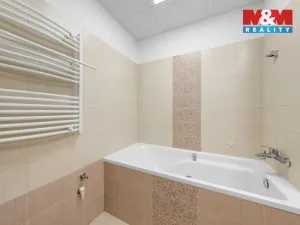 Prodej bytu 3+1, Děčín - Děčín IX-Bynov, Sokolská, 67 m2