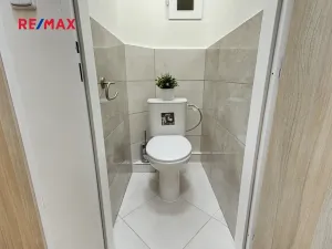 Pronájem bytu 2+kk, Praha - Vršovice, 28. pluku, 42 m2