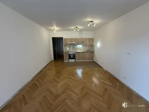 Pronájem bytu 1+kk, Praha - Dolní Měcholupy, Na návsi, 37 m2