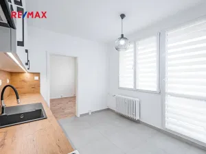 Pronájem bytu 1+1, Jindřichův Hradec, sídliště Vajgar, 37 m2