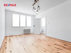 Pronájem bytu 1+1, Jindřichův Hradec, sídliště Vajgar, 37 m2