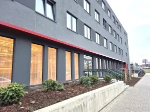 Pronájem kanceláře, Praha - Letňany, Beranových, 150 m2