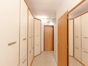 Pronájem bytu 2+kk, Praha - Kobylisy, Rajmonova, 55 m2