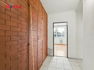 Prodej bytu 2+kk, Praha - Prosek, Zárybská, 42 m2