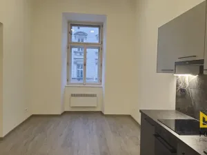 Pronájem bytu 2+kk, Praha - Smíchov, Nádražní, 52 m2