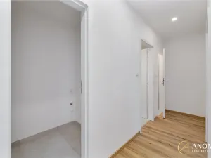 Prodej bytu 4+kk, Praha - Kobylisy, Třebenická, 73 m2