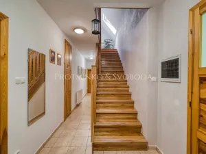 Prodej ubytování, Mnichovice, Nad rybníkem, 312 m2