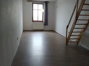 Pronájem bytu 1+kk, Chrudim, Resselovo náměstí, 55 m2