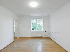 Pronájem bytu 2+kk, Praha - Holešovice, V závětří, 44 m2