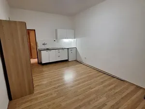 Pronájem bytu 1+kk, Praha - Michle, Jihlavská, 25 m2