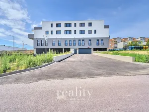 Prodej garážového stání, Znojmo, Kosmákova, 17 m2