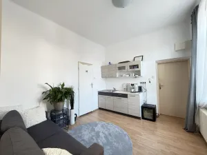 Pronájem kanceláře, Pardubice - Zelené Předměstí, třída Míru, 16 m2