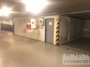 Pronájem garážového stání, Praha - Vinohrady, Hradecká, 12 m2