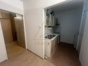 Pronájem bytu 2+kk, Praha - Žižkov, Na Jarově, 42 m2