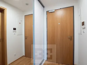 Pronájem bytu 1+kk, Praha - Smíchov, Toyen, 42 m2