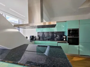 Pronájem atypického bytu, Praha - Smíchov, Kobrova, 182 m2