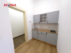 Pronájem bytu 2+kk, Praha - Libeň, Chlumčanského, 34 m2
