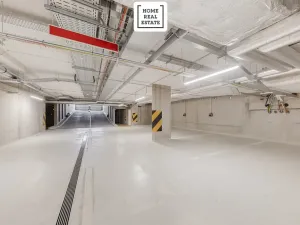 Pronájem garážového stání, Praha - Karlín, Sokolova, 18 m2