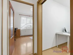 Prodej bytu 2+kk, Karlovy Vary, nám. V. Řezáče, 68 m2