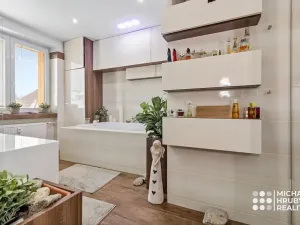 Prodej bytu 2+kk, Ostrava, Vrázova, 79 m2