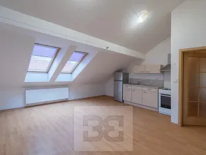 Pronájem bytu 1+kk, Praha - Vršovice, Krymská, 35 m2