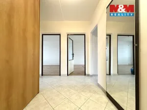 Pronájem bytu 3+1, Klášterec nad Ohří - Miřetice u Klášterce nad Ohří, 17. listopadu, 76 m2