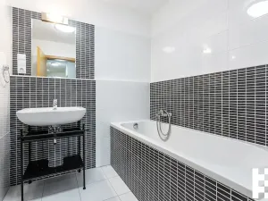 Pronájem bytu 3+kk, Praha - Hloubětín, Nademlejnská, 92 m2