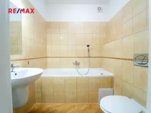 Pronájem bytu 1+kk, Velký Osek, U hřiště, 33 m2