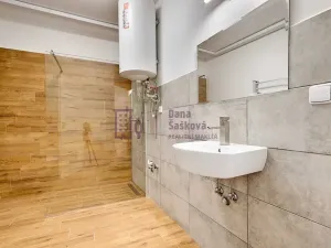 Pronájem bytu 2+kk, Jindřichův Hradec, nám. Míru, 58 m2