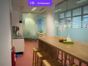 Pronájem kanceláře, Praha - Karlín, Sokolovská, 311 m2