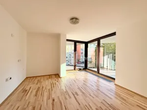 Prodej bytu 2+kk, Praha - Žižkov, Ke kapslovně, 58 m2