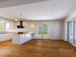 Pronájem rodinného domu, Jesenice, Průběžná, 200 m2