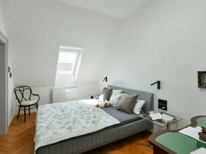 Prodej atypického bytu, Praha, Valentinská, 108 m2