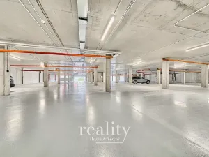 Pronájem garážového stání, Znojmo, Kosmákova, 17 m2