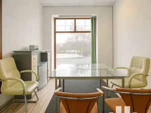 Pronájem kanceláře, Karlovy Vary, náměstí Republiky, 71 m2