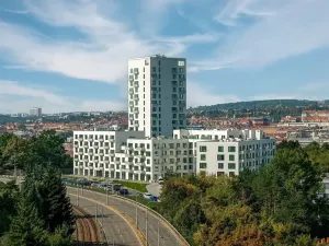 Pronájem garážového stání, Brno, třída Generála Píky, 15 m2